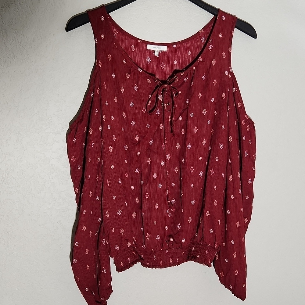 Maurices Top Womens Size M Cold Shoulder Maroon White Long Sleeves
